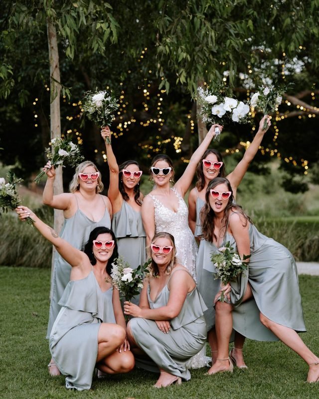 Happy Saturday Lovers 💗
What a tribe 🙌
Maddie + her 6 bridesmaids ✨

Photographer @wallflower_weddings 

#hairstyles #hairstyling #hairstylist #braesidegoldcoast #hairstylistgoldcoast #tweedcoastweddings #h2dhaircare #nakhair #kykhair #curlinghairwand #curlwand #bride #bridehairstyle #ancoraweddings #valleyestate #bridetribe #ancoraweddings #nakhaircare #weddings #tweedcoastmakeup #tweedcoasthairstyling